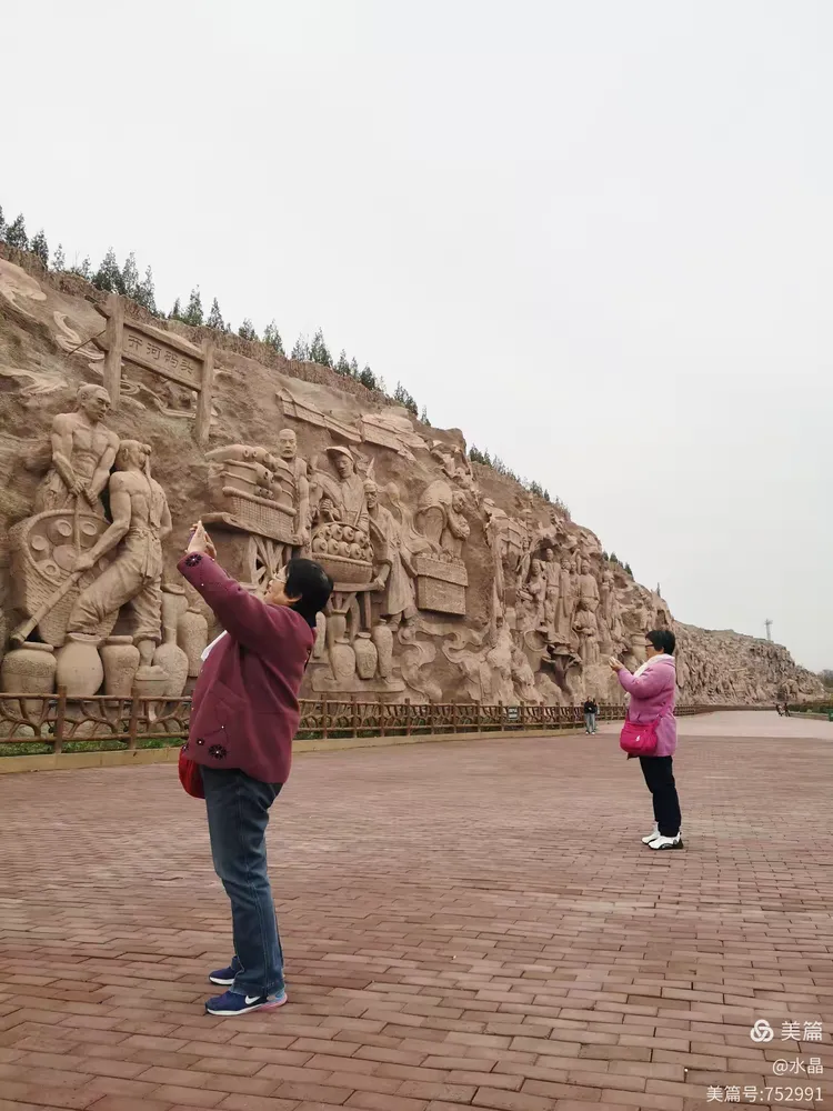 2024年11月18曰,邯郸游磁州窑山体浮雕群,手机拍摄